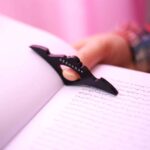 نگهدارنده صفحه کتاب یار نشانک